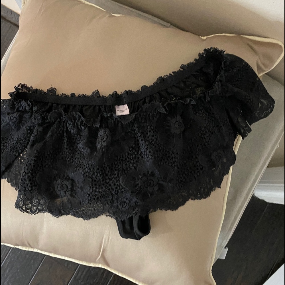 Y2K VS 2004 Stretchy Lace skirt with built in thong. XS/S